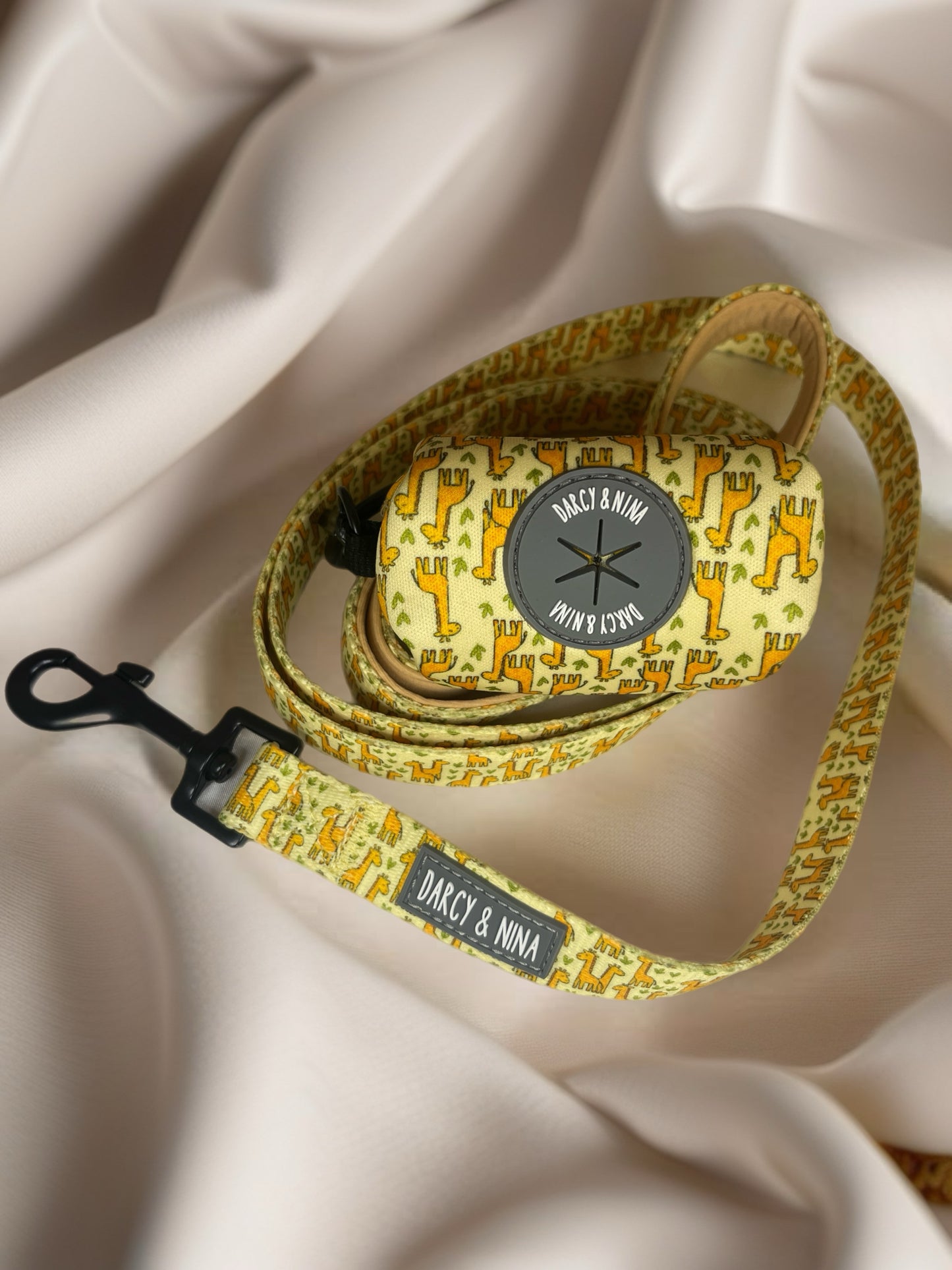 Correa Safari Giraffe - Darcy & Nina